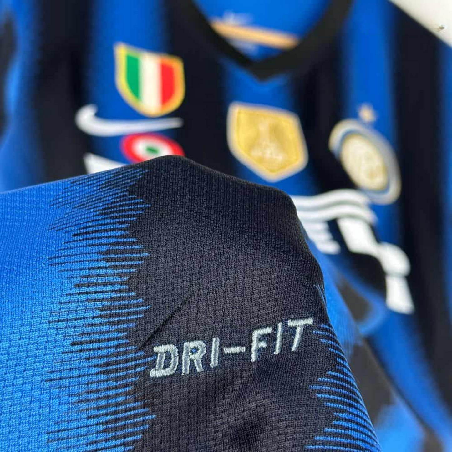 Camiseta Retro Inter Milán 10/11 Local + Parches del Triplete