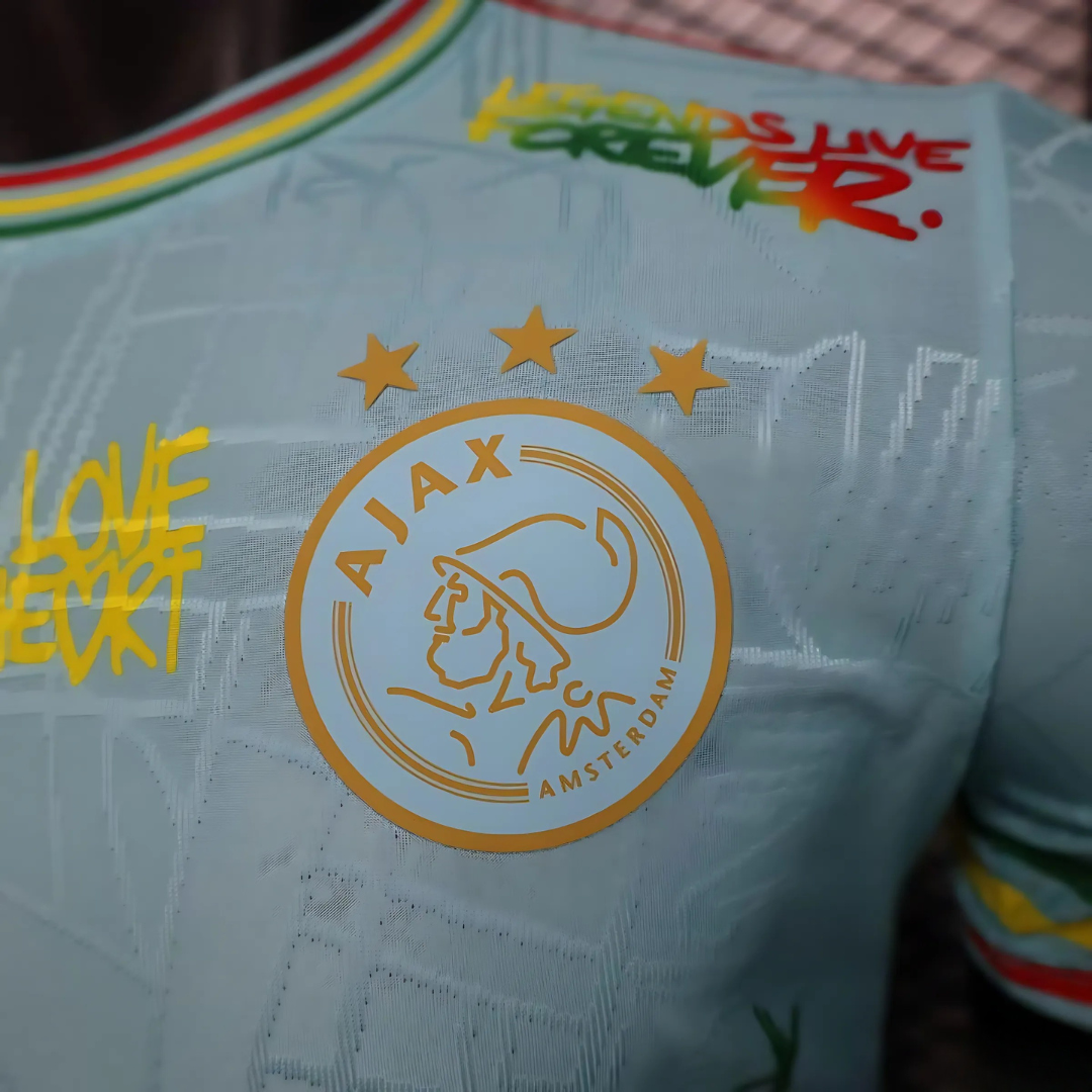 Camiseta Ajax 25/26 Edición Especial Bob Marley Celeste