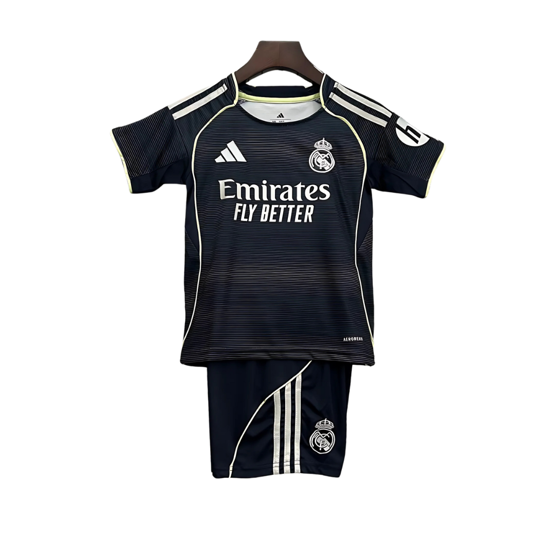 Kit Niños Real Madrid 25/26 Visitante