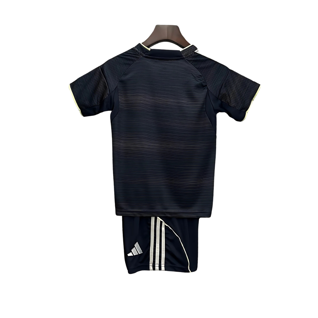 Kit Niños Real Madrid 25/26 Visitante