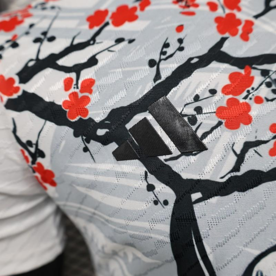 Camiseta Japón 2025 White Samurai & Cherry Blosom Edition