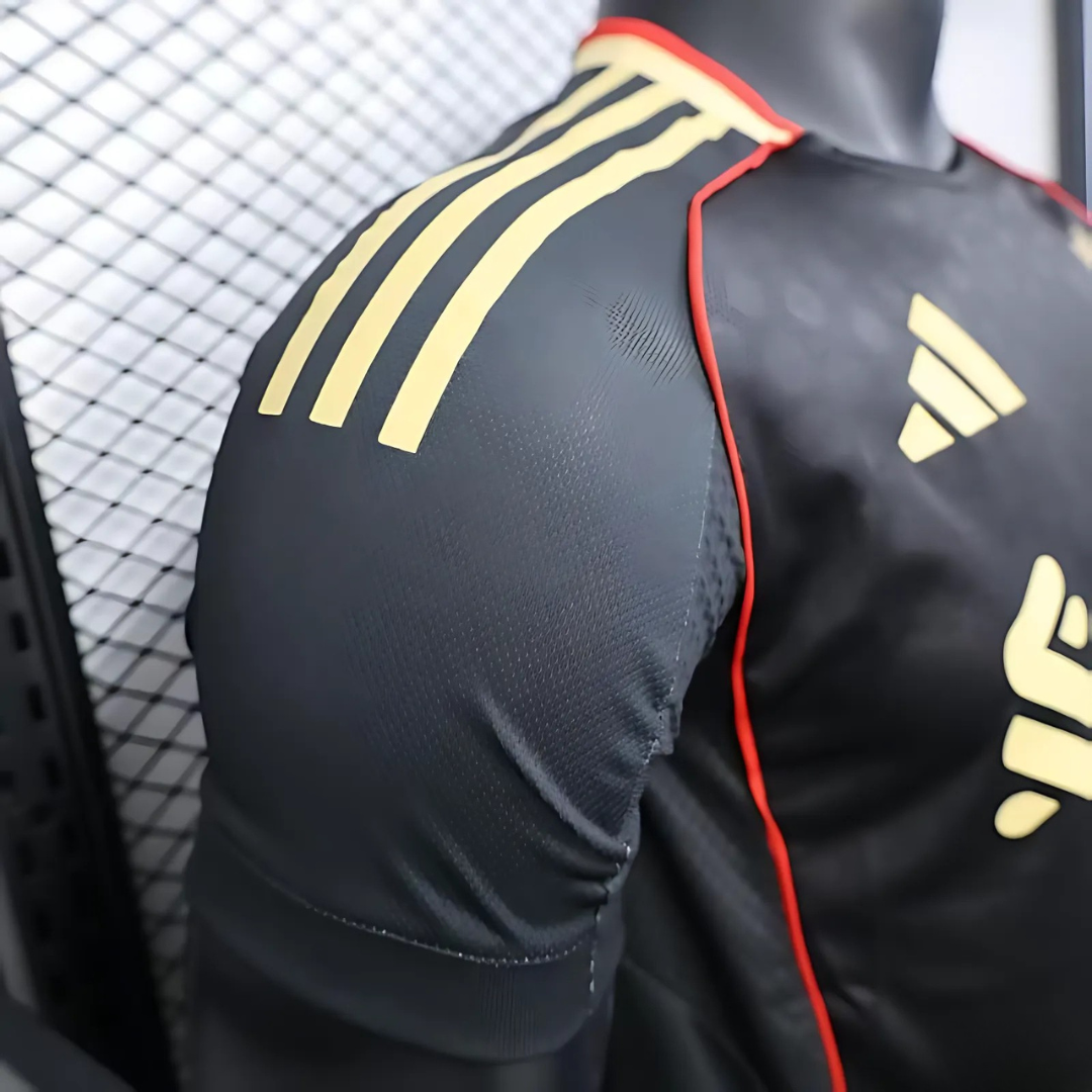 Camiseta Liverpool 25/26 Dark Concepts