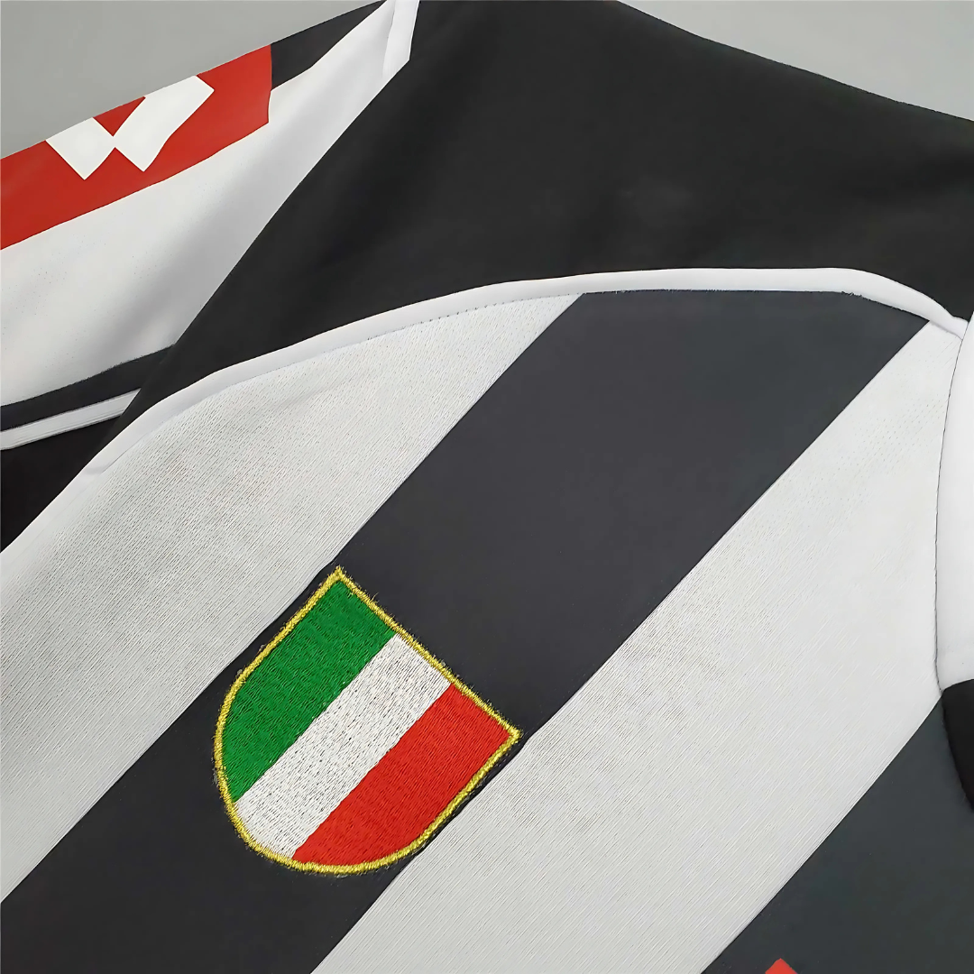 Camiseta Retro Juventus 02/03 Local