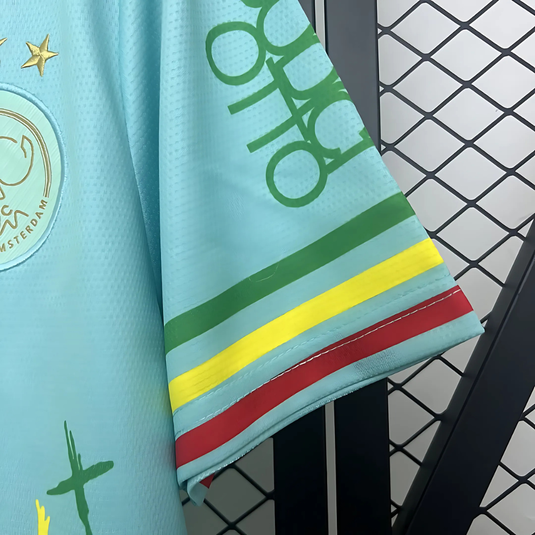 Camiseta Ajax 25/26 Edición Especial Bob Marley Celeste