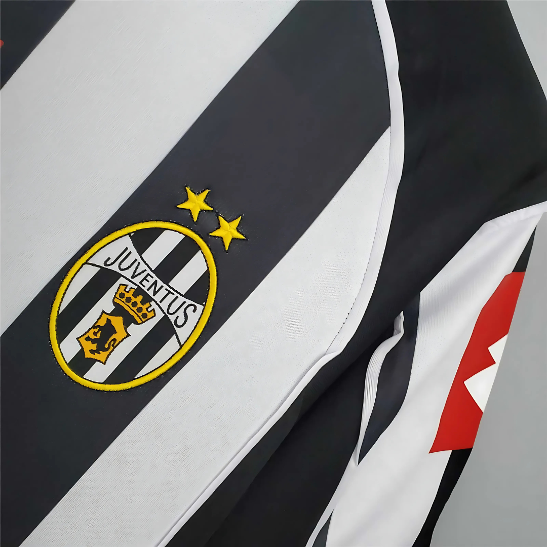Camiseta Retro Juventus 02/03 Local