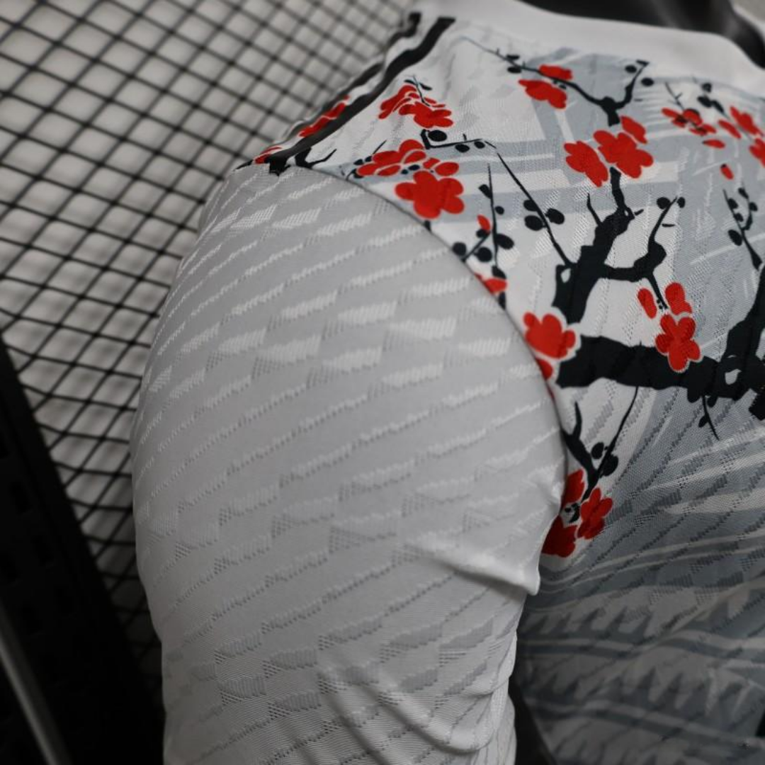 Camiseta Japón 2025 White Samurai & Cherry Blosom Edition