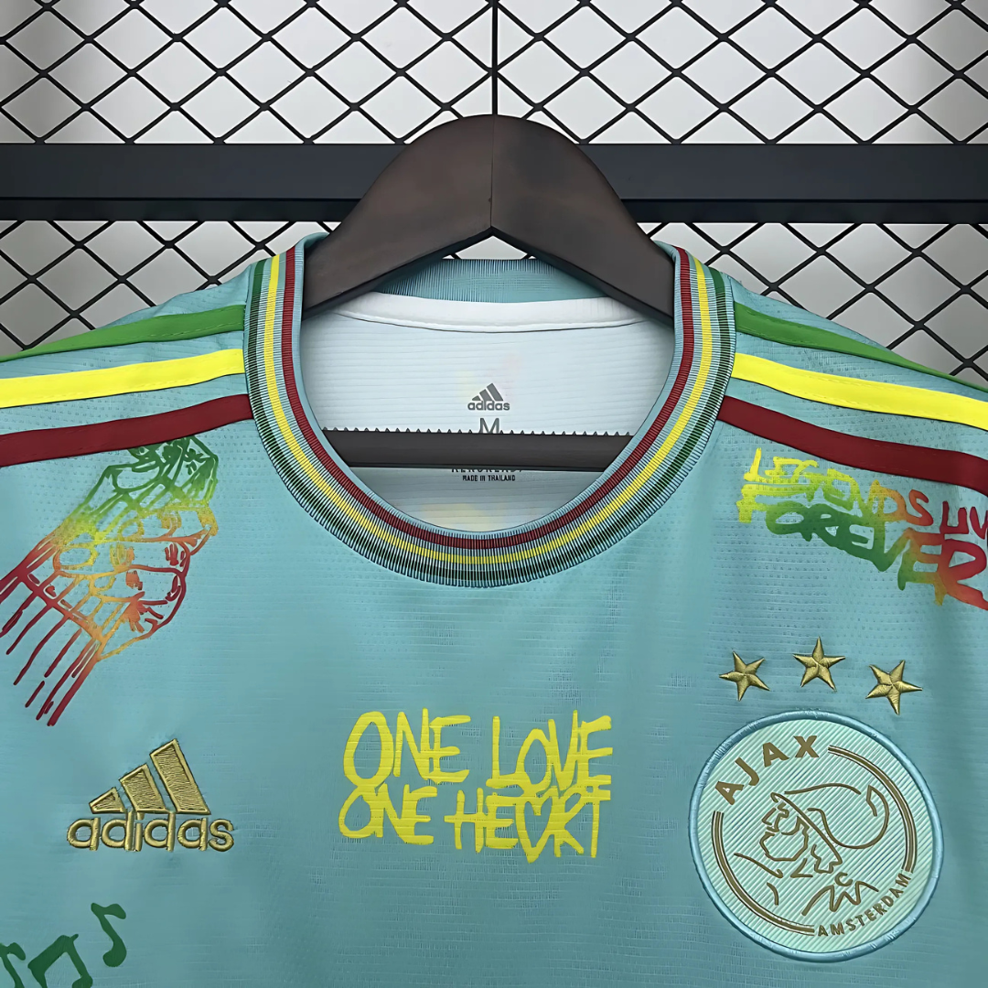 Camiseta Ajax 25/26 Edición Especial Bob Marley Celeste