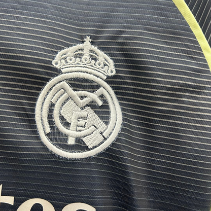 Kit Niños Real Madrid 25/26 Visitante